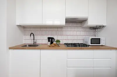 Kuchnia lub aneks kuchenny w obiekcie Cosy Studio for 3 People in the Warsaw Center by Noclegi Renters