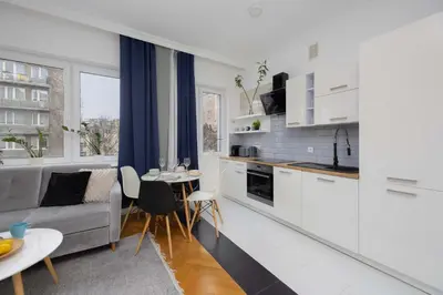 Kuchnia lub aneks kuchenny w obiekcie Cozy Apartment Hoża Warsaw Near PKIN with Air Conditioning by Noclegi Renters