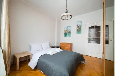 Łóżko lub łóżka w pokoju w obiekcie Warsaw Old Town Comfort Apartment by BookingHost