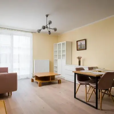 Wola Jana Kazimierza Homely Apartment by BookingHost