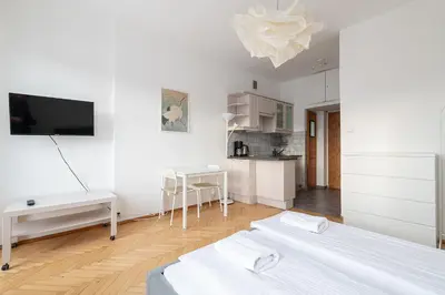 Łóżko lub łóżka w pokoju w obiekcie RentPlanet - Studio Hoża