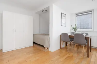Część wypoczynkowa w obiekcie Modern Studios with Functional Furnishings Warsaw City Centre by Noclegi Renters