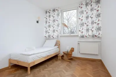 Łóżko lub łóżka w pokoju w obiekcie Rzymska Warsaw House Apartment by Solarento