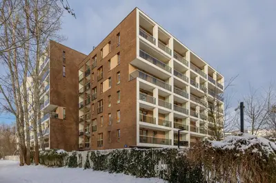 Obiekt Green Apartments Bora-Komorowskiego by Solarento zimą