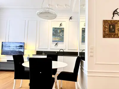 Telewizja i/lub zestaw kina domowego w obiekcie Luxury Apartments MONDRIAN Market Square III