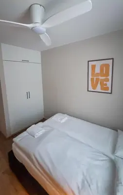 Łóżko lub łóżka w pokoju w obiekcie Warsaw City Haven Private Rooms