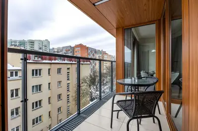 Balkon lub taras w obiekcie Ochota Apt - Parking, Balcony & Railway Nearby - by Rentujemy