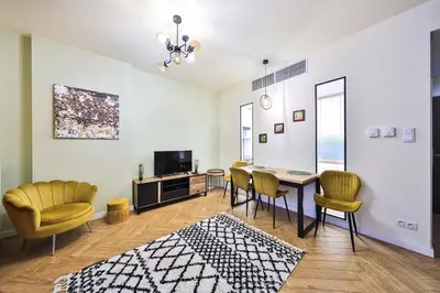 Telewizja i/lub zestaw kina domowego w obiekcie PerfectApart Kasprzaka 29 Wola Tower Garaż 314