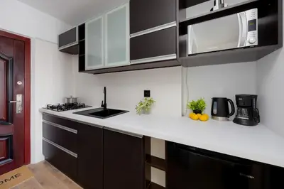 Kuchnia lub aneks kuchenny w obiekcie Comfortable Studio for 2 People with an Ideal Location by Noclegi Renters