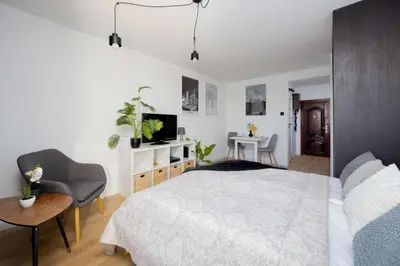 Łóżko lub łóżka w pokoju w obiekcie Comfortable Studio for 2 People with an Ideal Location by Noclegi Renters