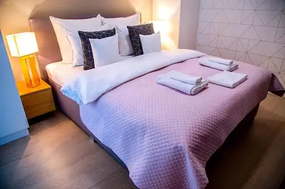 Łóżko lub łóżka w pokoju w obiekcie MENNICA RESIDENCE PRESTIGE Apartments
