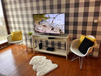 Telewizja i/lub zestaw kina domowego w obiekcie HomeComfort Apartament Wenecja