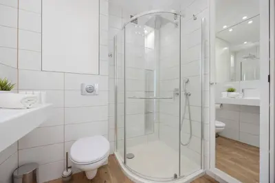 Łazienka w obiekcie Colorful Two Bedroom Apartment Platynowa Warsaw Perfect for Remote Work by Noclegi Renters