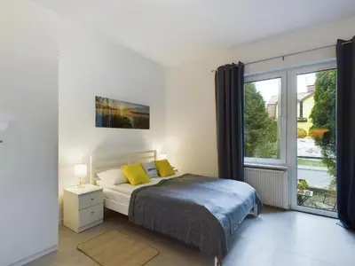 Łóżko lub łóżka w pokoju w obiekcie Cozy Studio with Parking - Sleeps 4 - Near Warsaw Airport