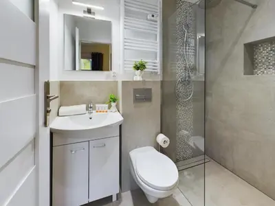 Łazienka w obiekcie Cozy Studio with Parking - Sleeps 4 - Near Warsaw Airport