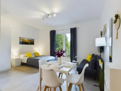 Część wypoczynkowa w obiekcie Cozy Studio with Parking - Sleeps 4 - Near Warsaw Airport