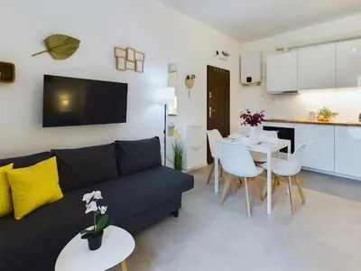 Kuchnia lub aneks kuchenny w obiekcie Cozy Studio with Parking - Sleeps 4 - Near Warsaw Airport
