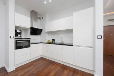 Kuchnia lub aneks kuchenny w obiekcie Elegant Apartment with Air Conditioning and Underground Parking by Renters Prestige