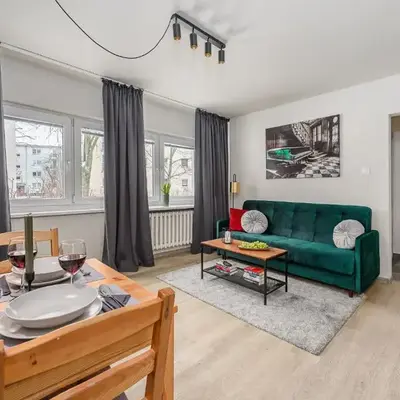 Lumina cozy 3-room apart near the metro station