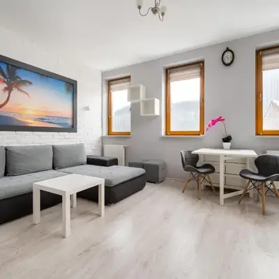 Piaskowa Comfort Apartment by BookingHost