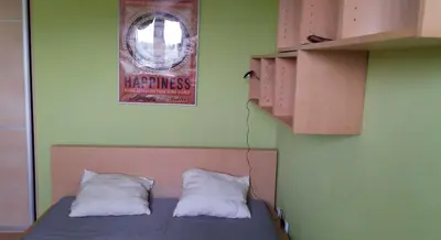Łóżko lub łóżka w pokoju w obiekcie Apartment w zielonej części Warszawy