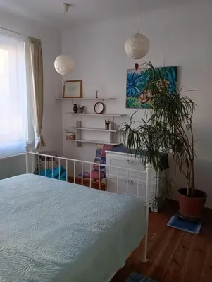 Łóżko lub łóżka w pokoju w obiekcie Cozy apartment in Warsaw's Praga Północ