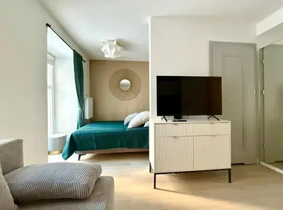 Telewizja i/lub zestaw kina domowego w obiekcie Cozy Stay Kępna Apartment