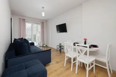 Część wypoczynkowa w obiekcie Atmospheric Apartment in Warsaw for 4 Guests by Noclegi Renters