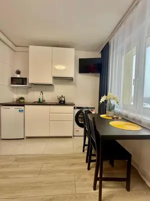Kuchnia lub aneks kuchenny w obiekcie A&Y StudioApartments Galeria Mokotów Modzelewskiego