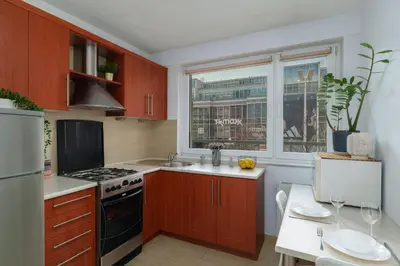 Kuchnia lub aneks kuchenny w obiekcie LYNA Home Plus - Grand Central Apartment