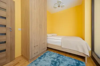 Łóżko lub łóżka w pokoju w obiekcie Bright Apartment Przyokopowa in the Centre of Warsaw with Parking by Noclegi Renters
