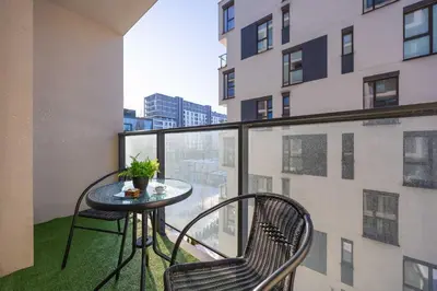 Balkon lub taras w obiekcie Bright Apartment Przyokopowa in the Centre of Warsaw with Parking by Noclegi Renters