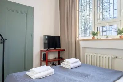 Łóżko lub łóżka w pokoju w obiekcie Klimatyczny Apartament z Antresolą w Kamienicy