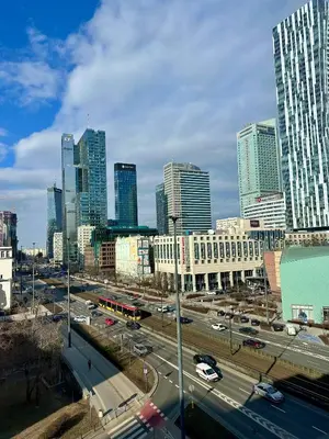 Widok na miasto Warszawa z tego apartamentu