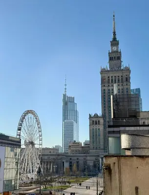 Widok na miasto Warszawa z tego apartamentu