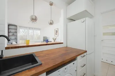 Kuchnia lub aneks kuchenny w obiekcie Modern Apartment for 4 People Bright & Functional Interiors by Noclegi Renters