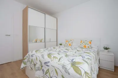 Łóżko lub łóżka w pokoju w obiekcie Unique Apartment for 4 People with Parking in Warsaw by Noclegi Renters