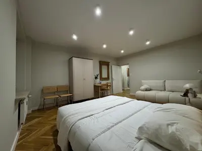 Łóżko lub łóżka w pokoju w obiekcie Cozy Wola Retreat