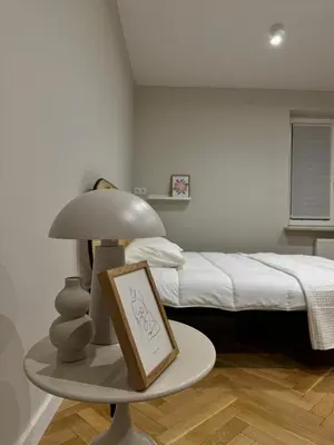 Łóżko lub łóżka w pokoju w obiekcie Cozy Wola Retreat