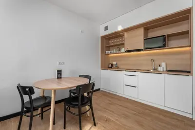 Kuchnia lub aneks kuchenny w obiekcie Zamoyskiego 37 by Homeprime Parking Free