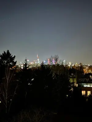 Widok na miasto Warszawa z tego apartamentu