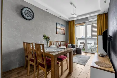 Telewizja i/lub zestaw kina domowego w obiekcie Bemowo Two-Bedrooms Apt - 52m2, Parking, Loggia - by Rentujemy