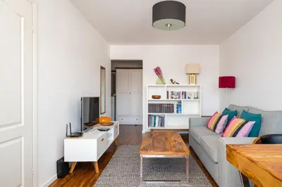 Telewizja i/lub zestaw kina domowego w obiekcie Czerniakowska Quantic Apartment by BookingHost
