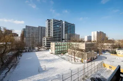 Obiekt Rondo ONZ Modern Apartment by BookingHost zimą
