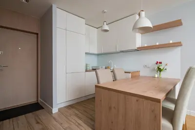Kuchnia lub aneks kuchenny w obiekcie Rondo ONZ Modern Apartment by BookingHost