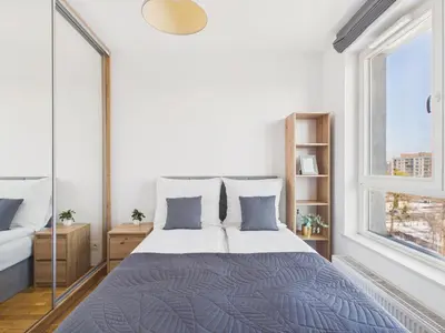 Łóżko lub łóżka w pokoju w obiekcie Modzelewskiego 17 Apartment by Solarento