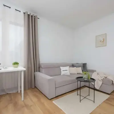 Unique Studio in Warsaw for 2 People Perfect for Remote Work by Noclegi Renters