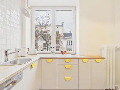 Kuchnia lub aneks kuchenny w obiekcie Dąbrowskiego Stylish Stay Warsaw by Solarento