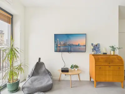 Telewizja i/lub zestaw kina domowego w obiekcie Sprzeczna Light & Space Apartment Warsaw by Solarento