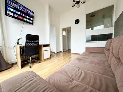 Telewizja i/lub zestaw kina domowego w obiekcie Flat next to Rondo ONZ